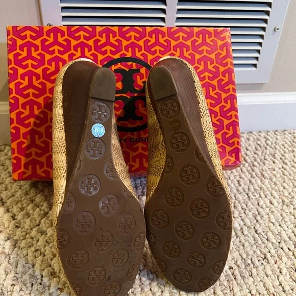 Tory Burch Sally Raffia Straw Wedges - 9.5B - Picture 3 of 6